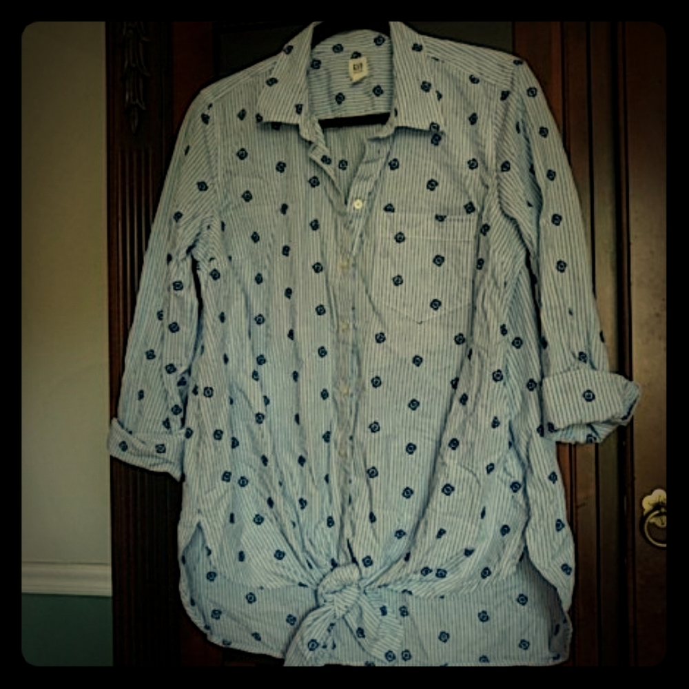 NWOT Gap Maternity Blouse